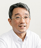 巻田 氏