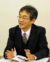 円岡隆氏