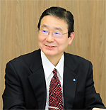 上原 満 氏