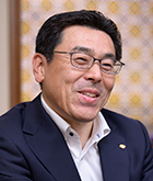 鬼塚 氏